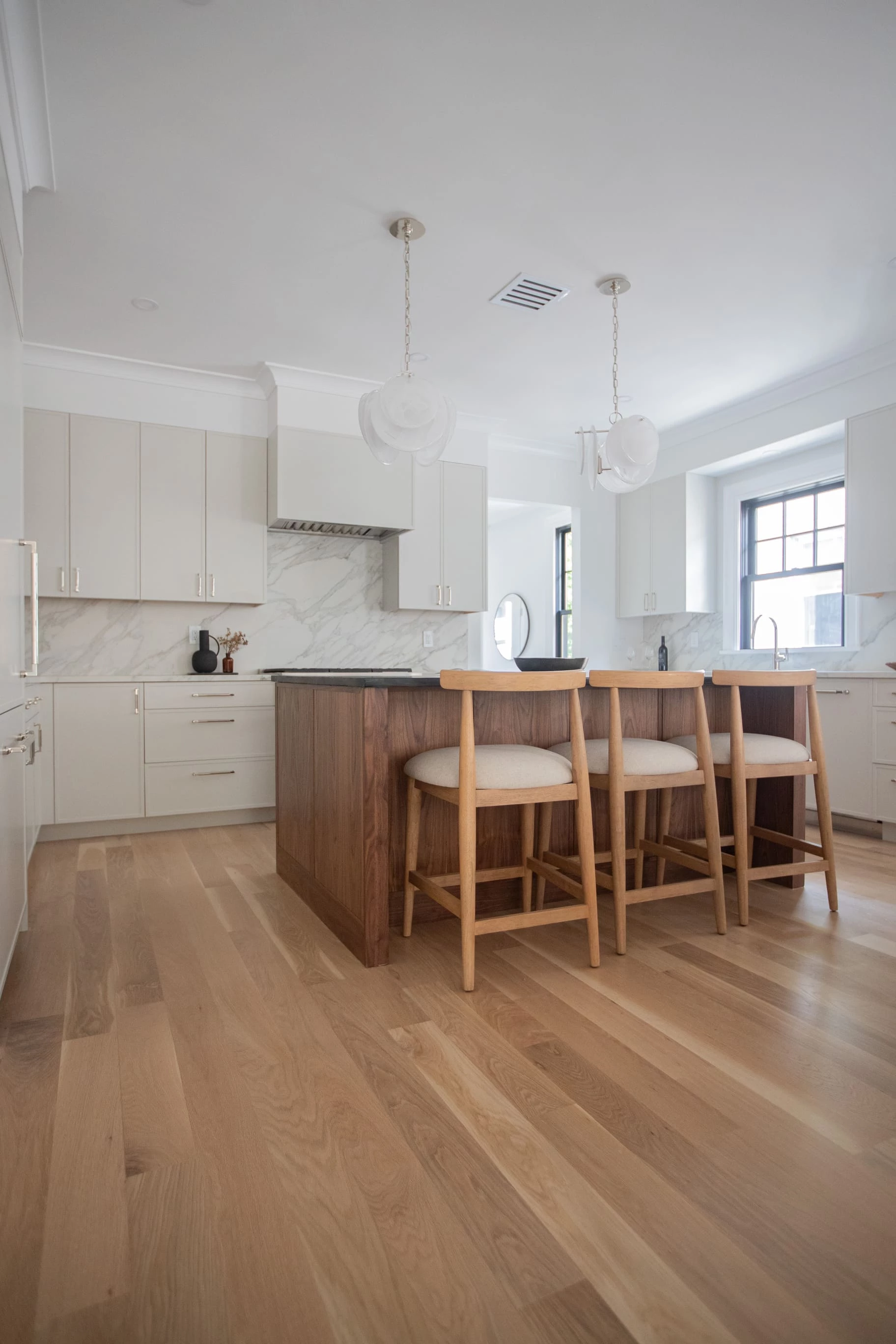 <h2 dir="ltr">Flooring Refinishing</h2>